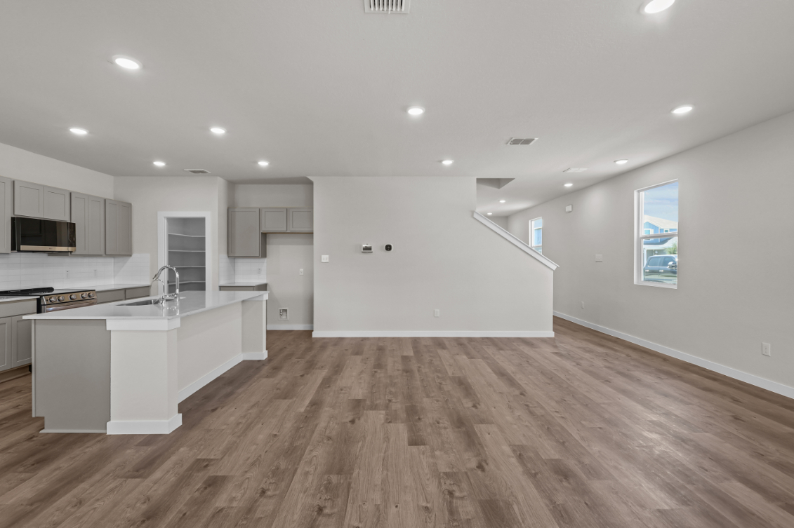 A kitchen with white cabinets.