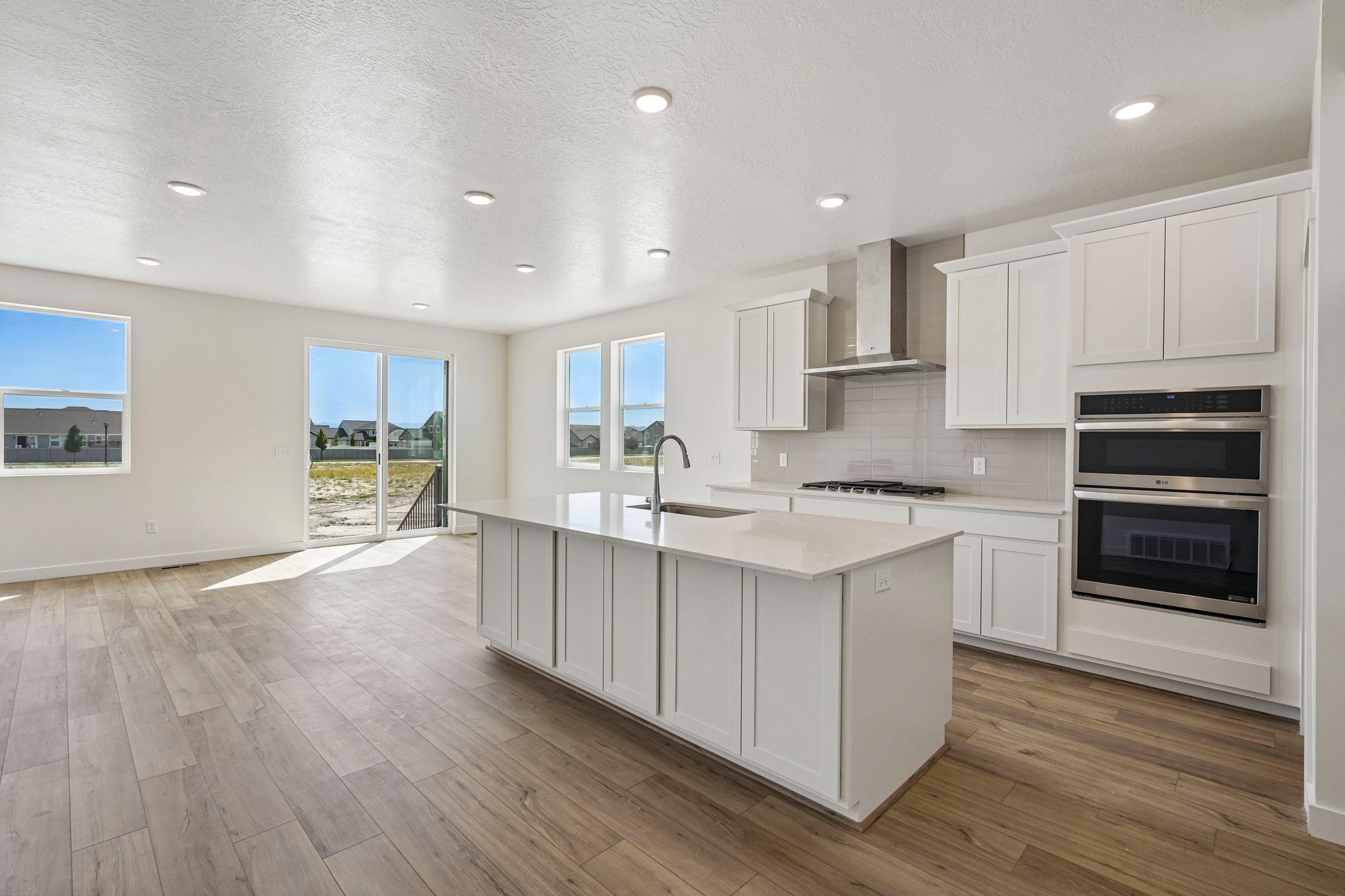 A kitchen with white cabinets.