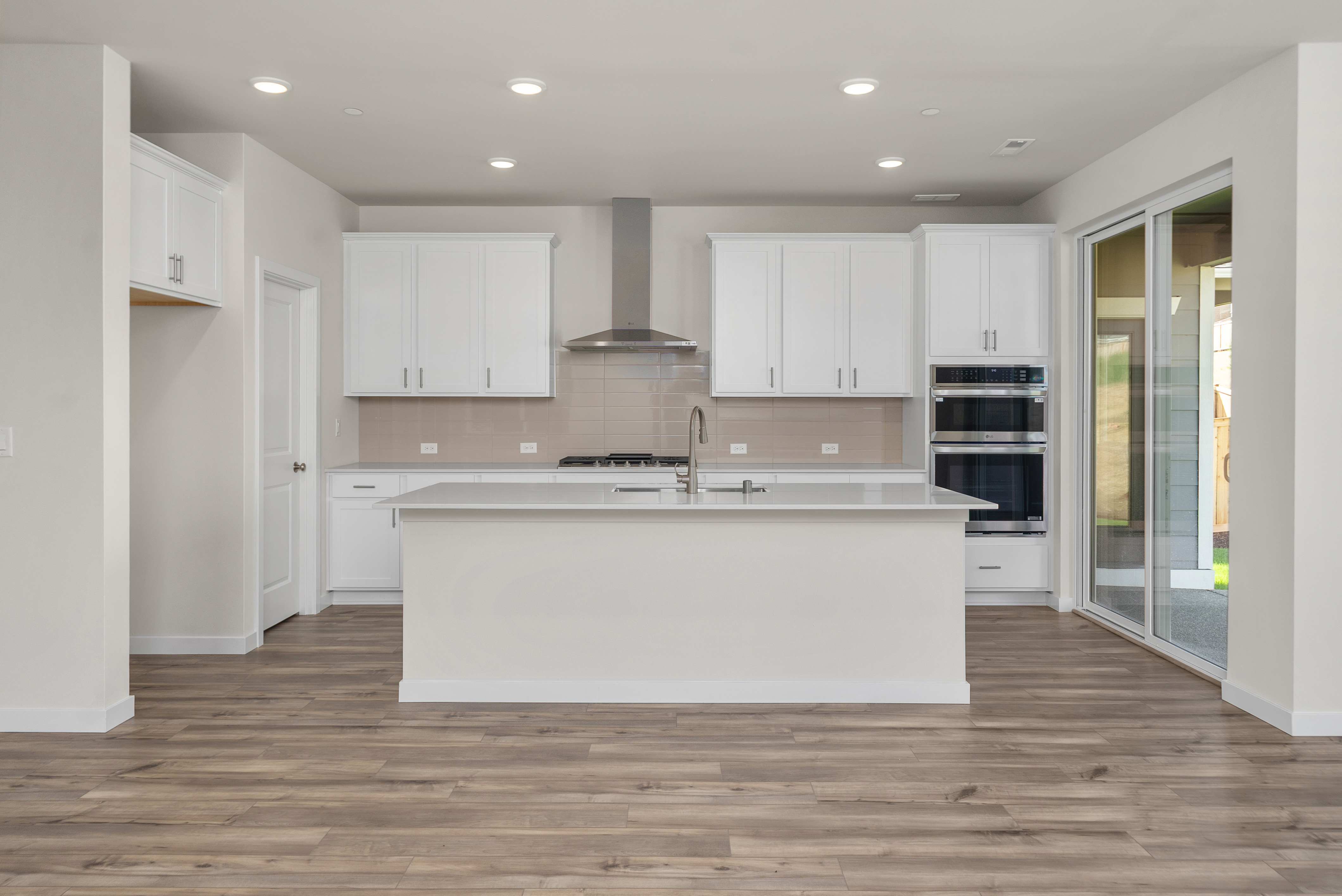 A kitchen with white cabinets.