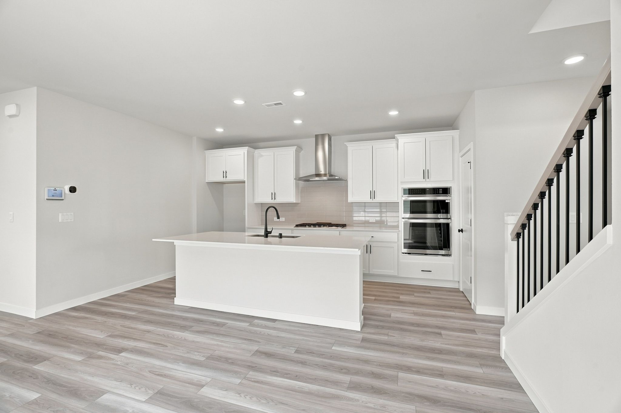 A kitchen with white cabinets.
