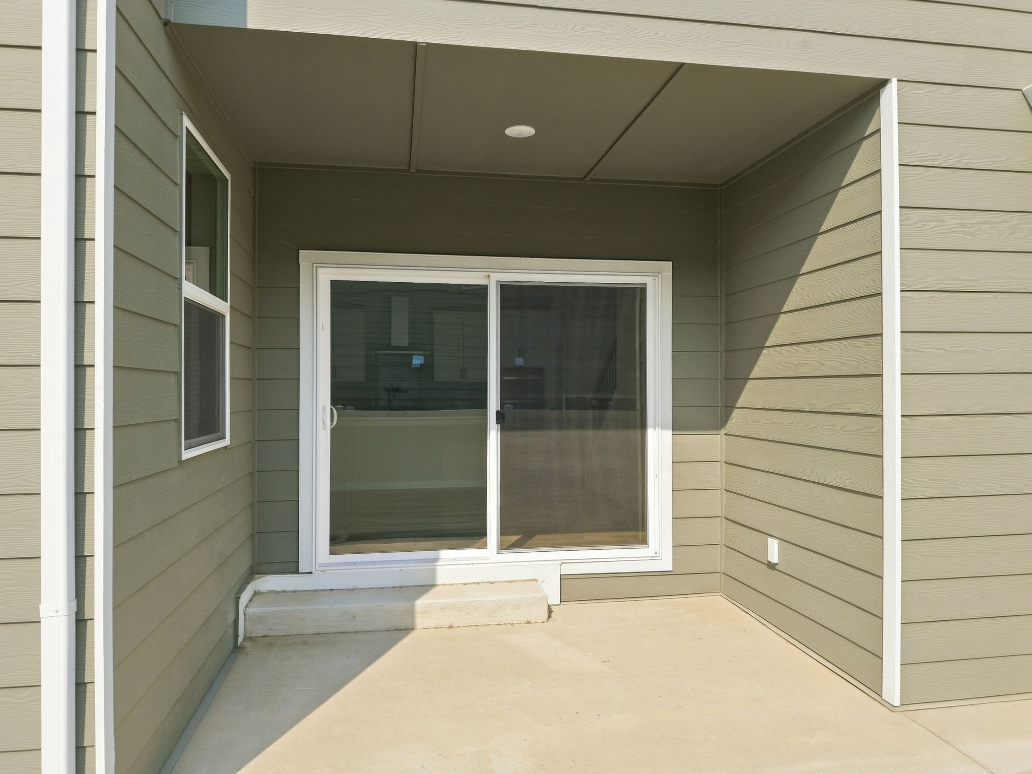 A building with a glass door.