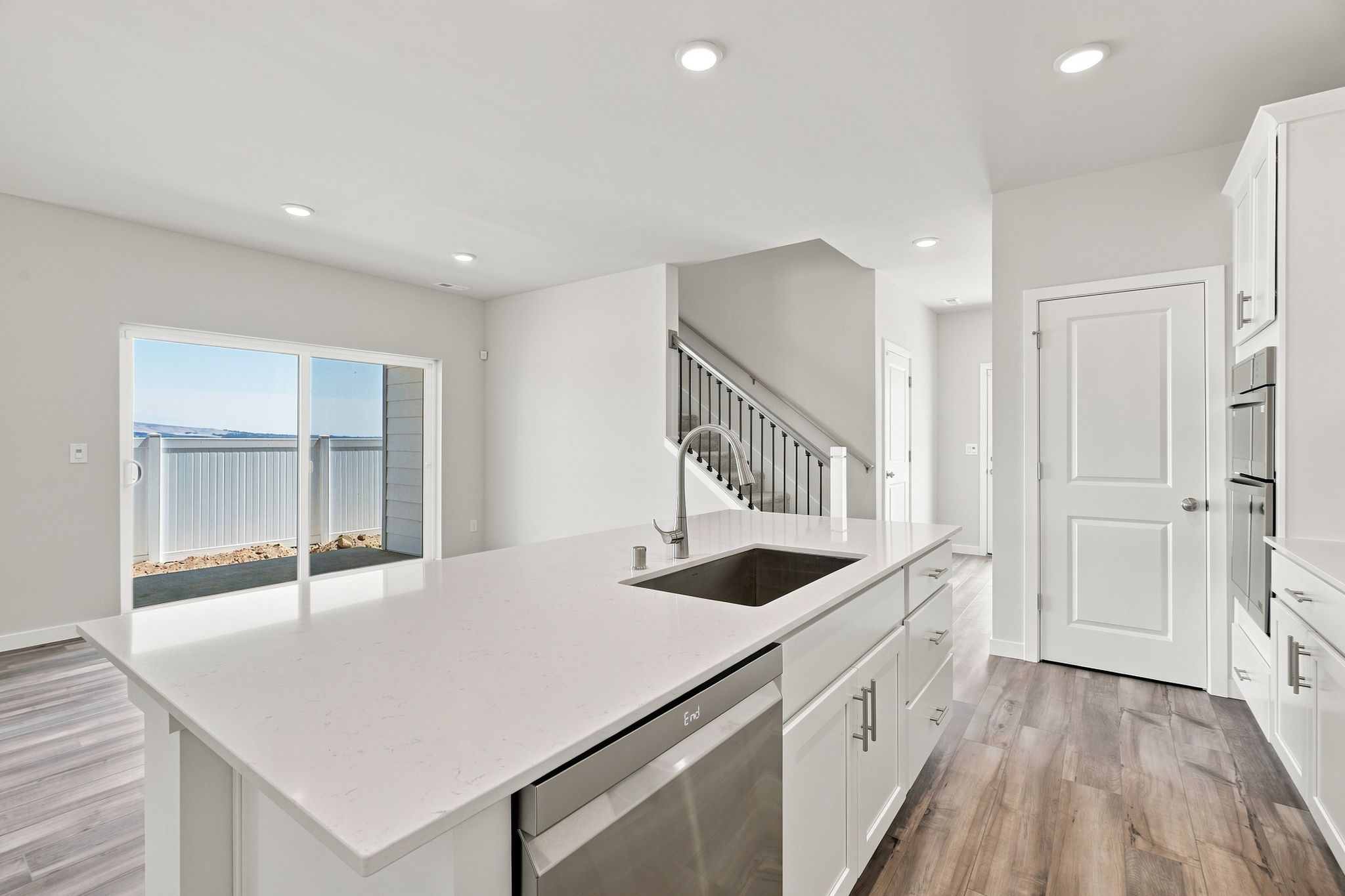 A kitchen with white cabinets.