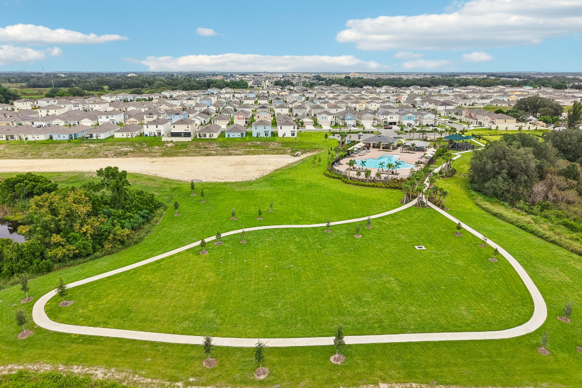 A golf course with a golf course.