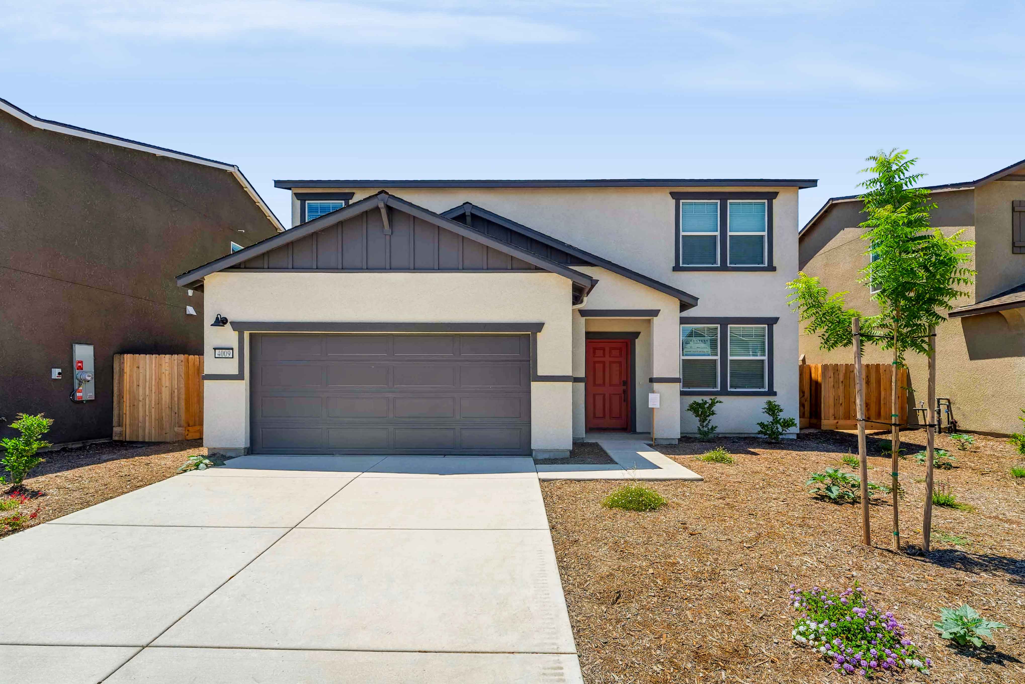 0077 4009 E. Oakridge Avenue