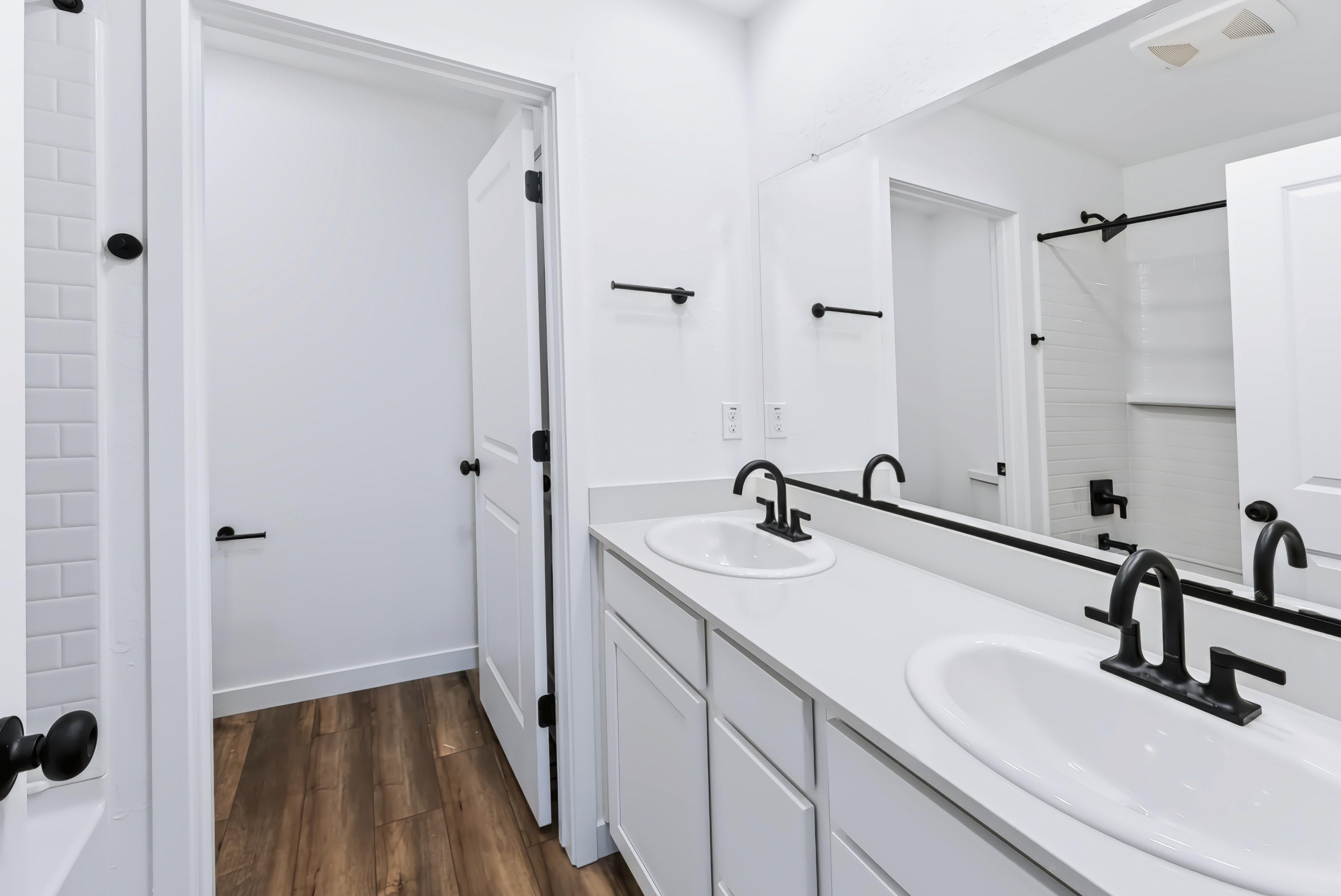 A bathroom with a mirror and sinks.