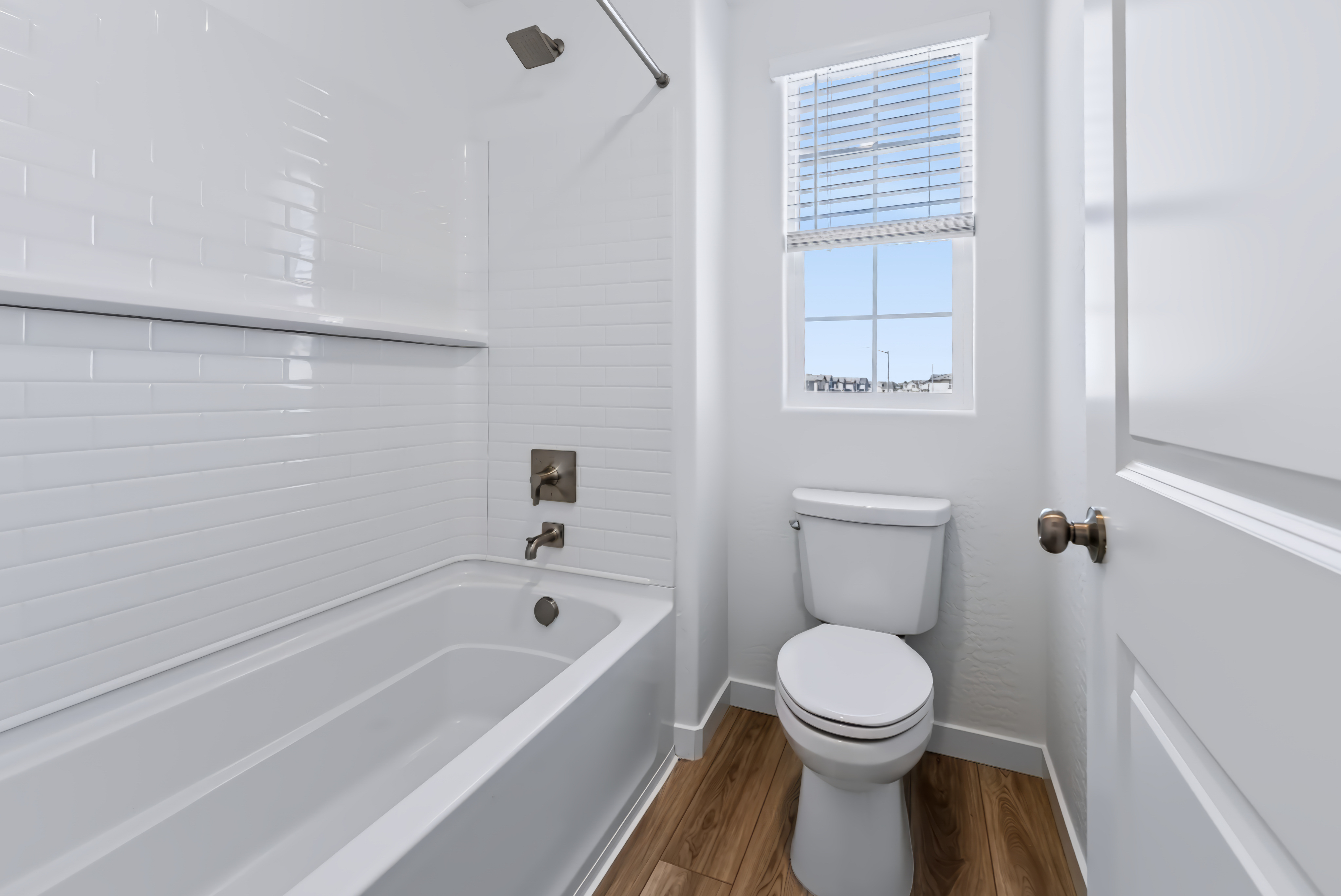 A bathroom with a toilet and bathtub.